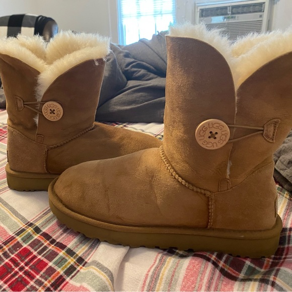 UGG Bailey Button - Picture 8 of 8